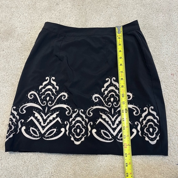 Francesca’s Miami Embroidered Black Mini Skirt Size Small - Picture 4 of 9
